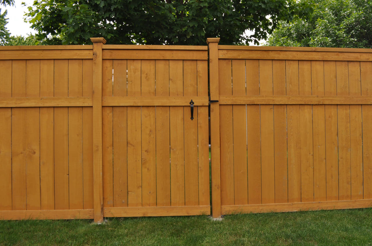 Another example of wood fence installation around a back yard in Beaumont, Texas